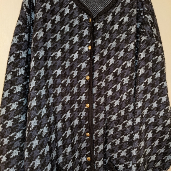 KOBE button down sweater - Picture 3 of 6